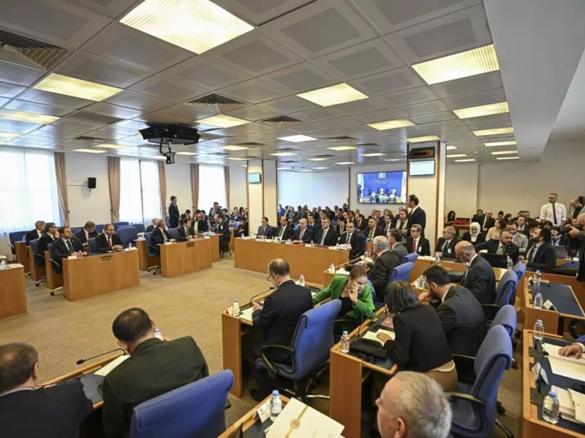 Plan ve Bütçe komisyonunda milletvekilleri arasında kavga çıktı