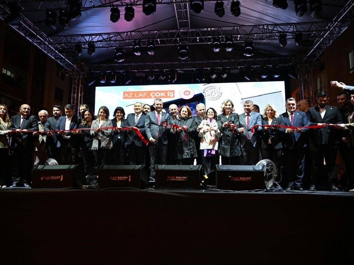 Özgür Özel Elmadağ'da toplu açılış ve temel atma törenine katıldı