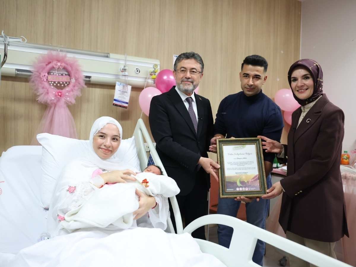 Bakanlar Göktaş ve Yumaklı Ankara'da yeni doğan bebekleri ziyaret etti