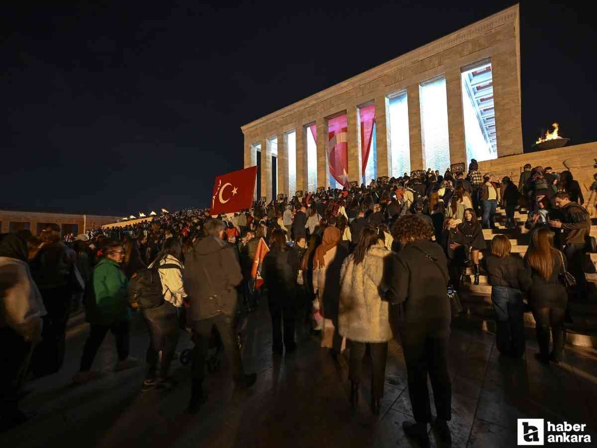 10 Kasım'da Anıtkabir'i 1 milyondan fazla kişi ziyaret etti!