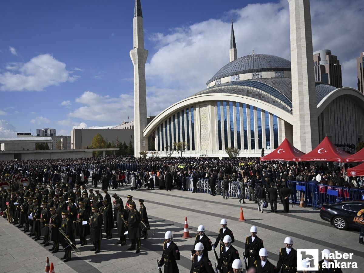 Ankara, uçak kazasında şehit olan askerlerini son yolculuğuna uğurladı