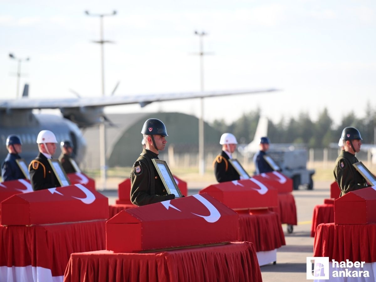 Düşen uçakta şehit olan askerlerimiz için Mürted Hava Meydan Komutanlığı'nda tören düzenlendi