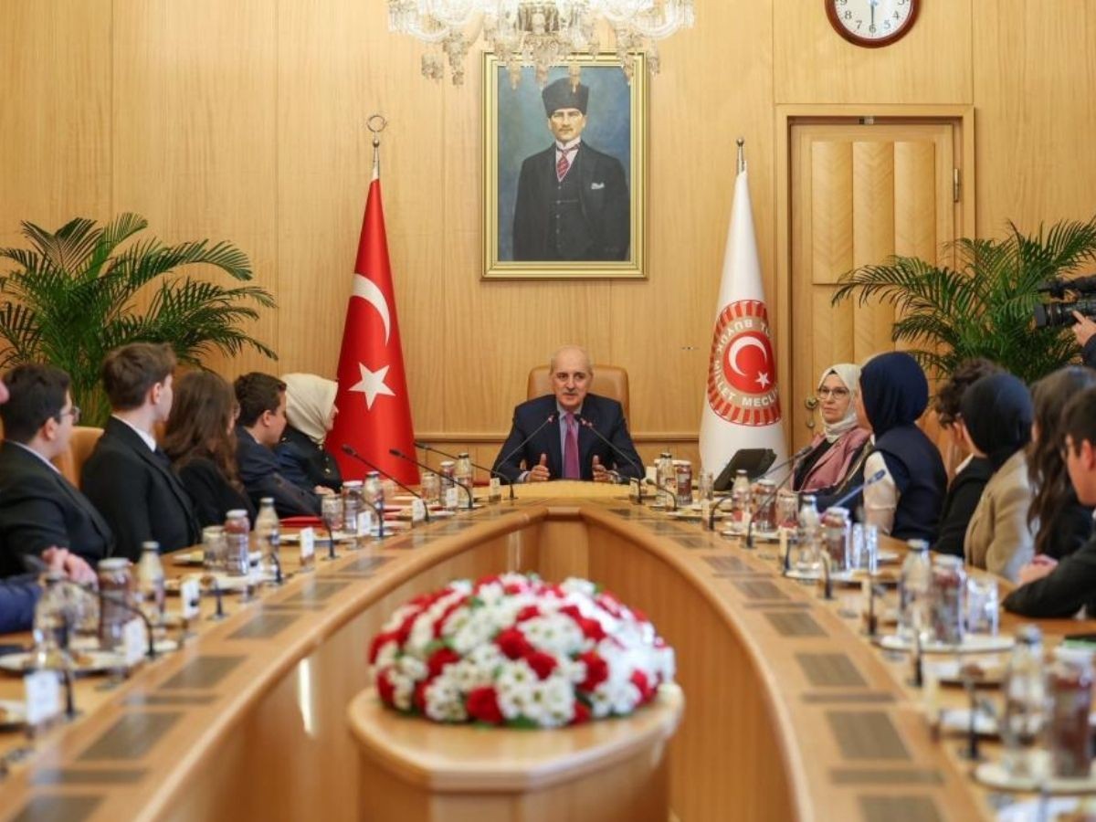 Numan Kurtulmuş Ankara'da çocuk temsilcileriyle buluştu