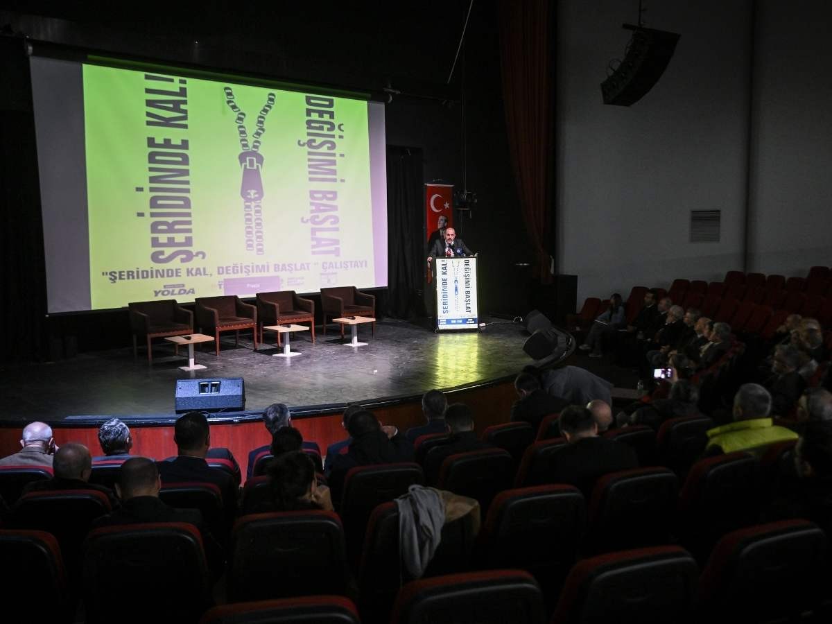 Ankara'daki trafik ve ulaşım sorunu için 'Şeridinde Kal, Değişimi Başlat' çalıştayı düzenlendi