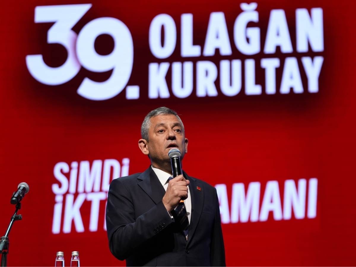 CHP'de Özgür Özel yeniden genel başkan seçildi