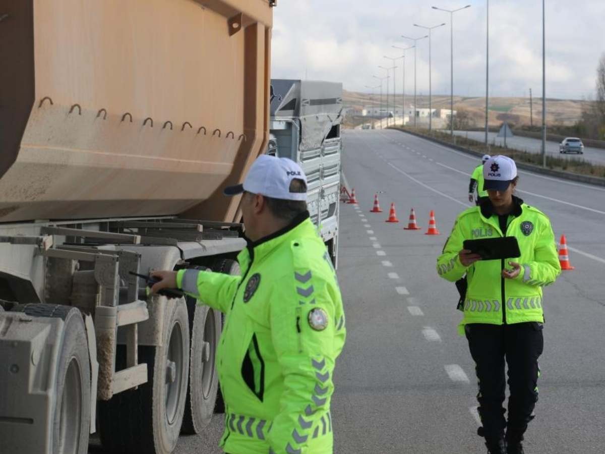 Akyurt'ta zorunlu kış lastiği denetimi yapıldı