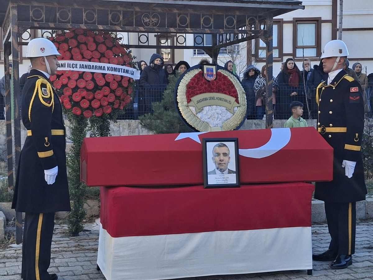 Amansız hastalığa yenik düşen uzman çavuşun cenazesi Nallıhan'da defnedildi