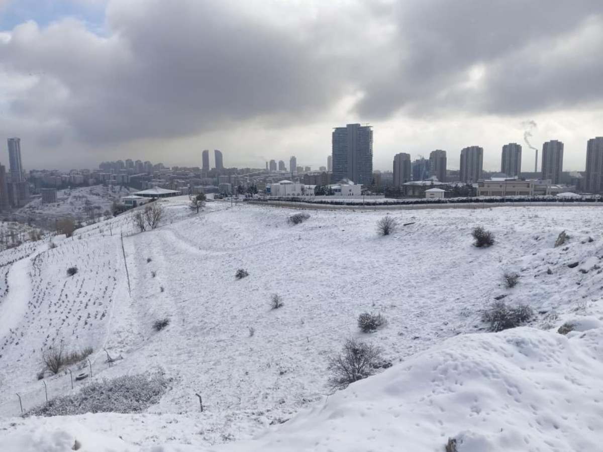 Ankara'da kar yağışı etkili oldu: Dikmen ve Eymir beyaza büründü!