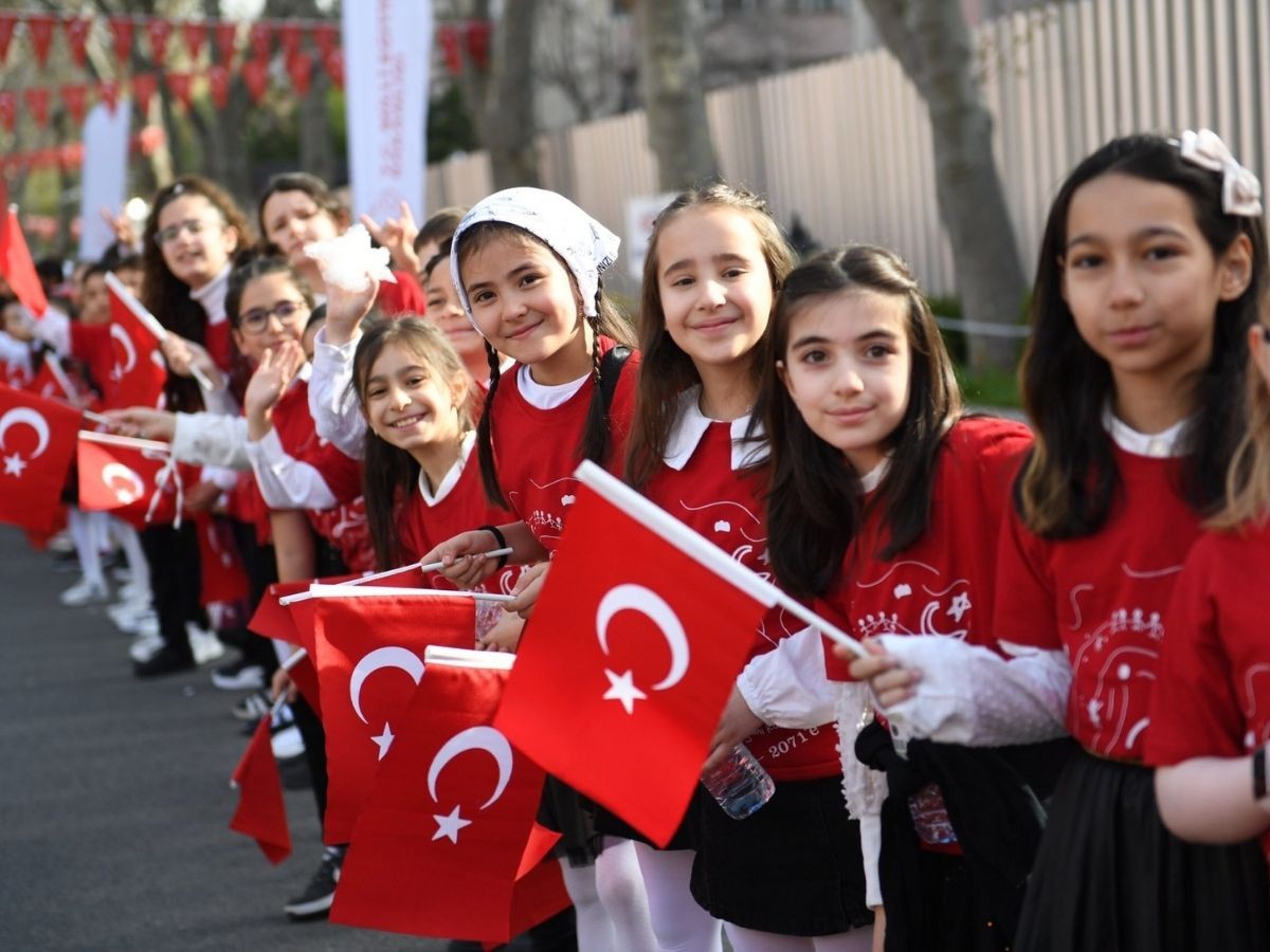 MEB okullarda ikinci dönemin "Bayrak Sevgisi" temasıyla başlayacağını açıkladı