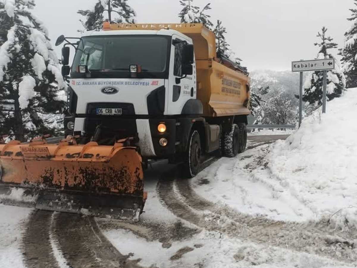 Beypazarı'nın yüksek kesimlerinde kar yağışı etkili oldu: Beyaza büründü!
