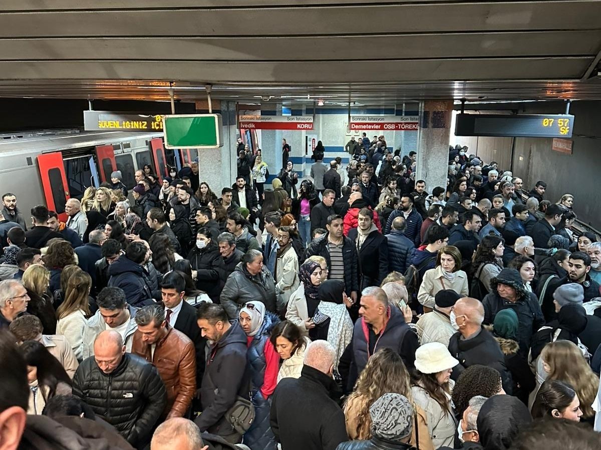 EGO son dakika duyurdu: Metro hattına izinsiz giriş, seferler aktarmalı olarak yapılıyor