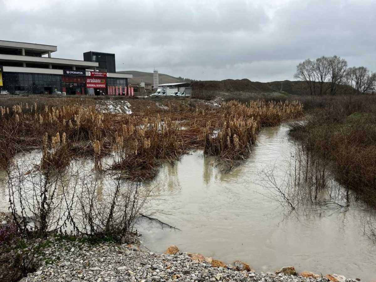 Ankara'da sağanak Çubuk Deresi'nin taşmasına neden oldu