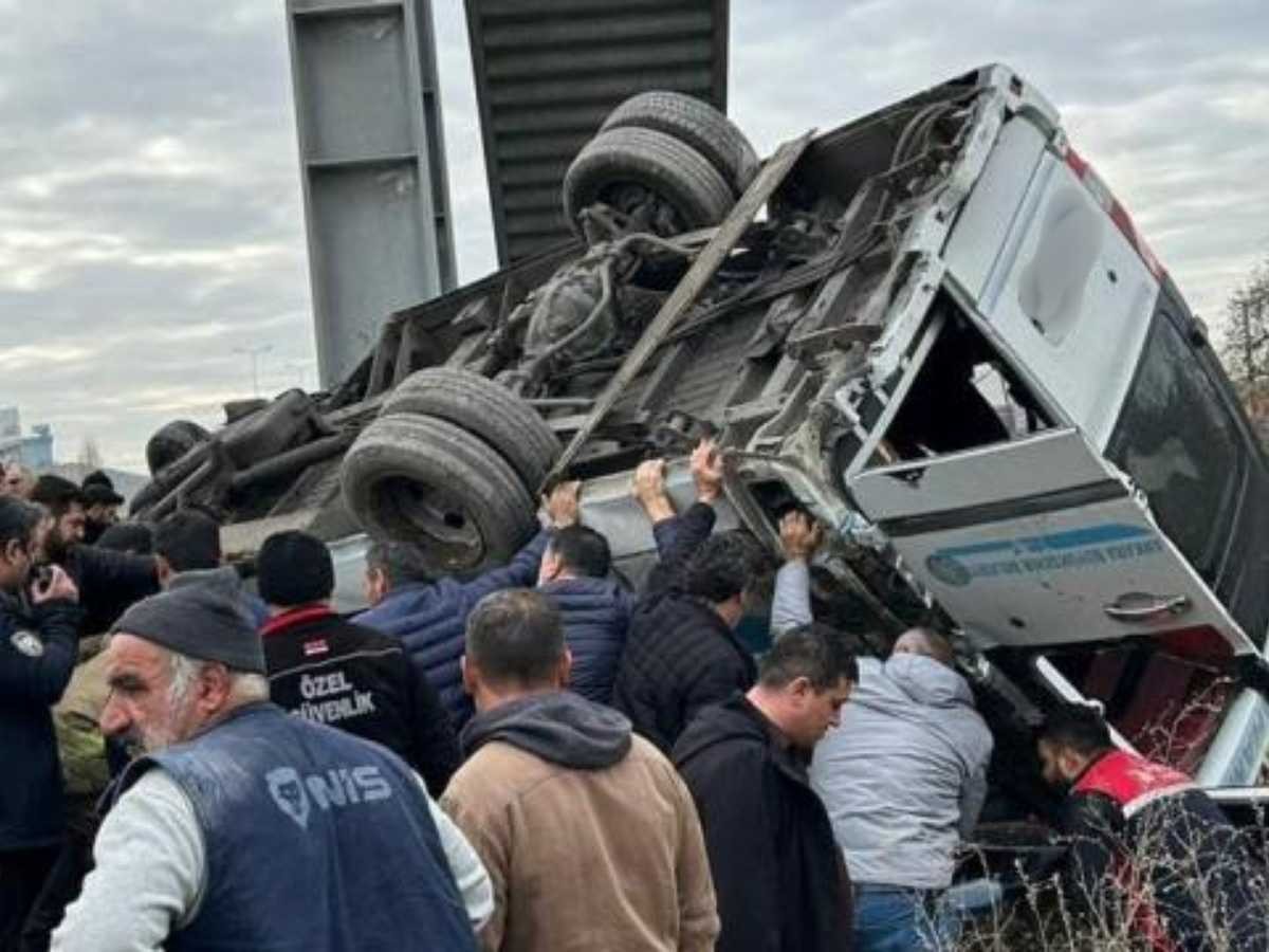 Kahramankazan'da feci kaza: 5 ölü, 14 yaralı