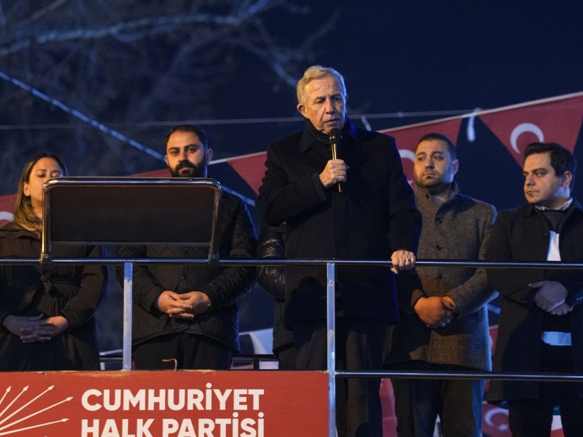 Ümit Erkol'un tutuklanma kararına CHP Ankara İl Başkanlığı önünde tepki