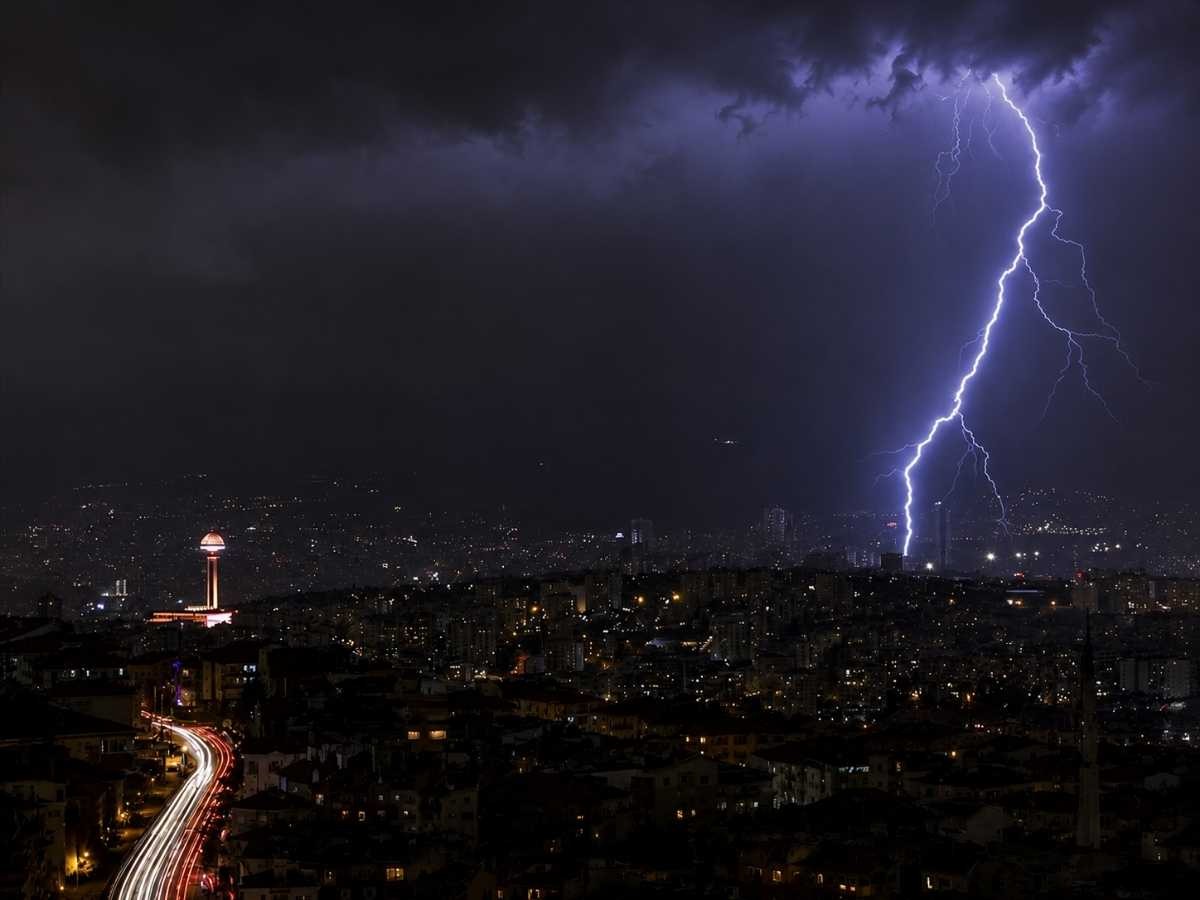ABB'den Ankara için meteorolojik uyarı: Gök gürültülü kuvvetli sağanak yağış bekleniyor!