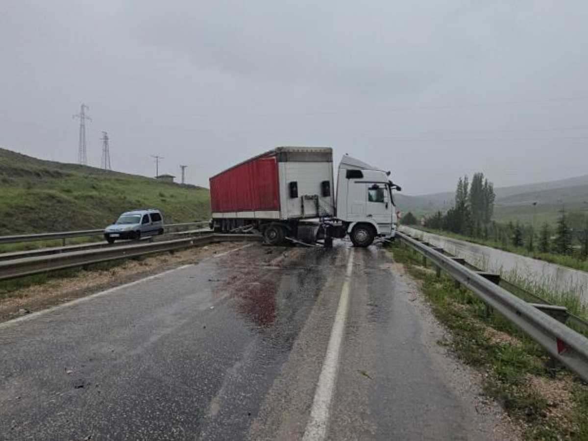 Haymana'da tır ile minibüs çarpıştı: 11 yaralı!