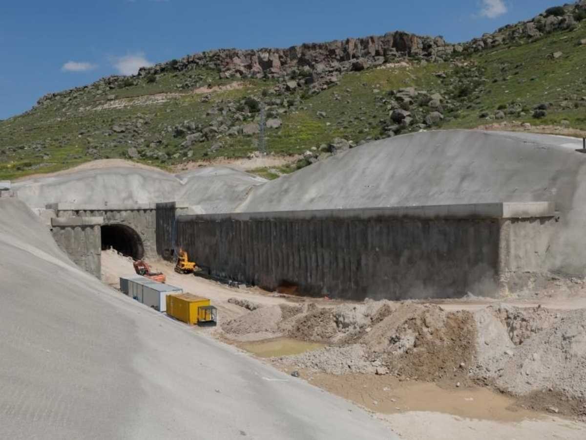Ankara ile Kayseri'yi bağlayacak hızlı tren hattında yüzde 42 ilerleme