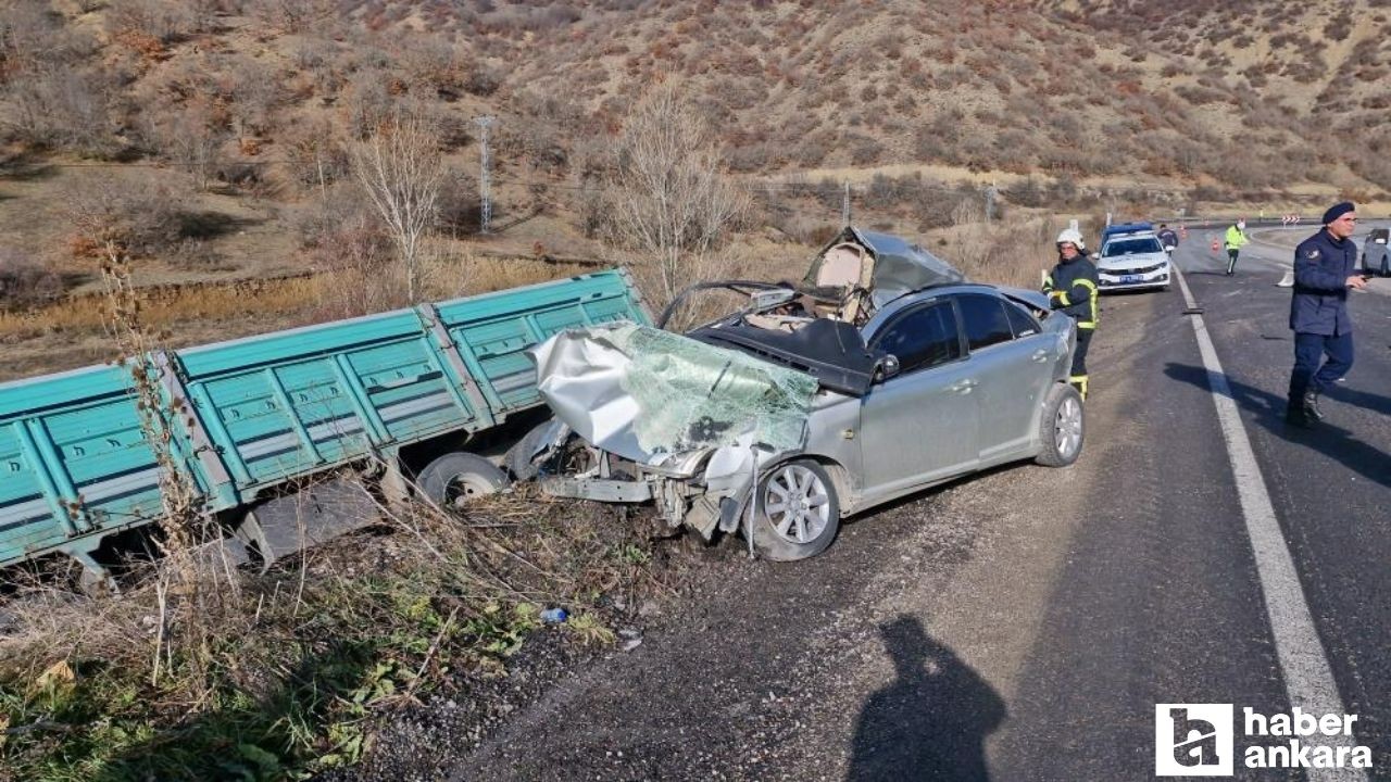 Çorum'da kamyon ve otomobilin çarpıştığı kazada 2 kişi hayatını kaybetti