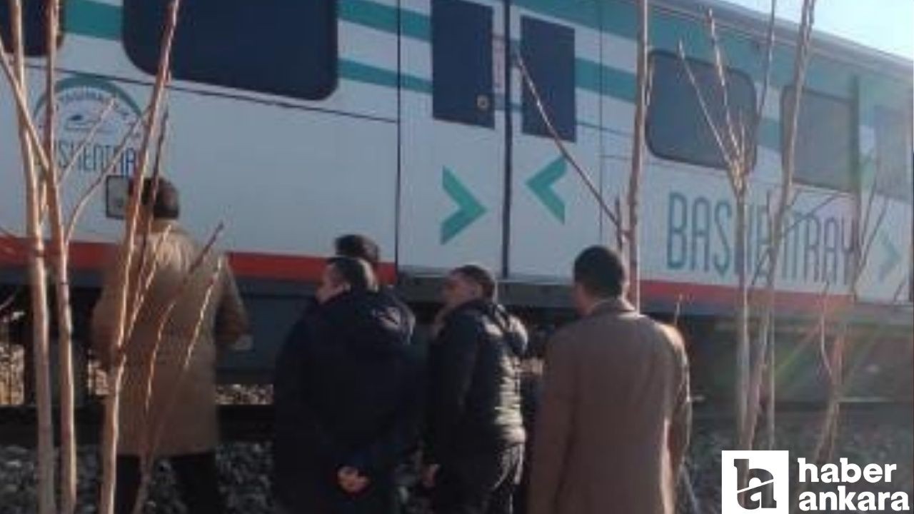 Polatlı-Sincan seferini yapan Başkentray raya düşen kayaya çarptı