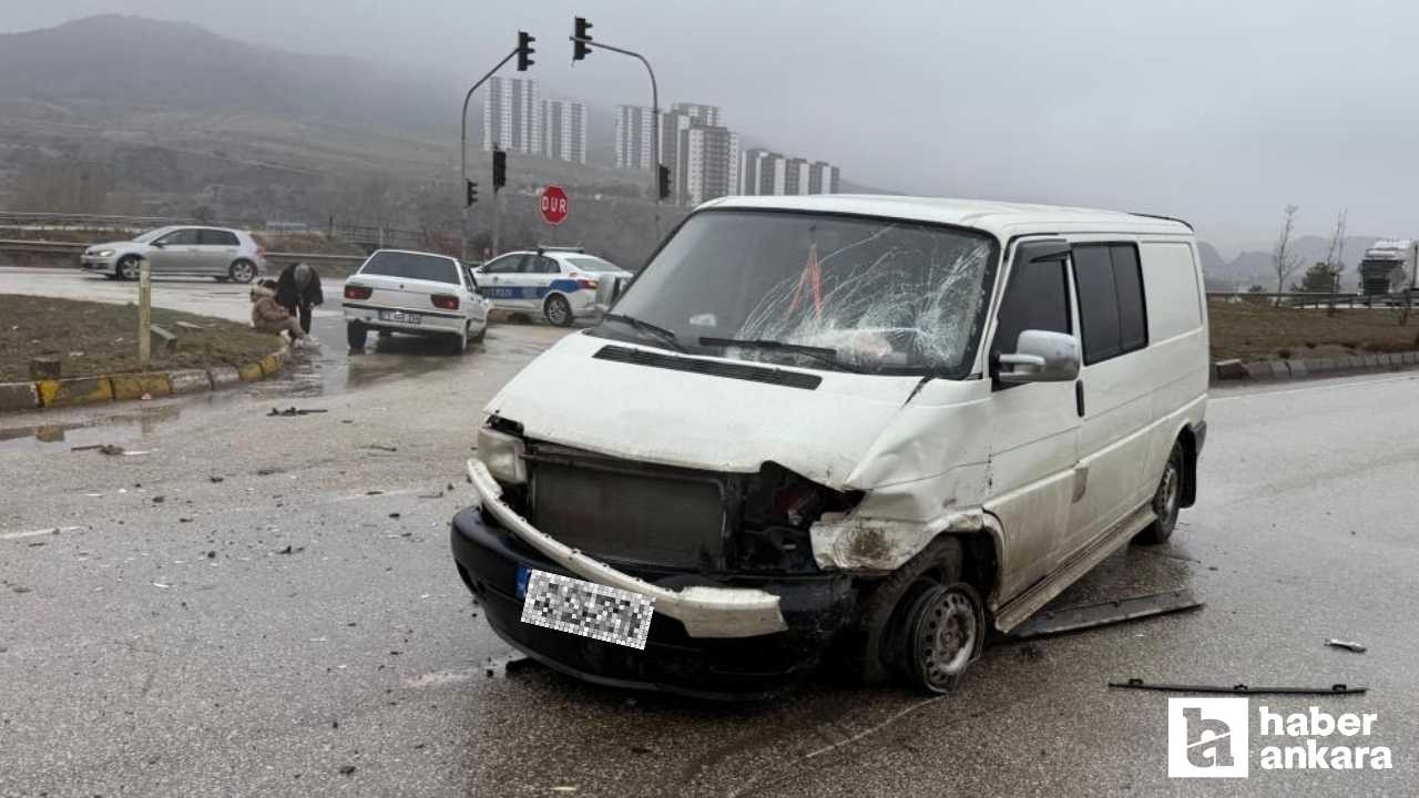 Kırıkkale'de otomobil ile minibüsün çarpıştığı kazada 3 kişi yaralandı