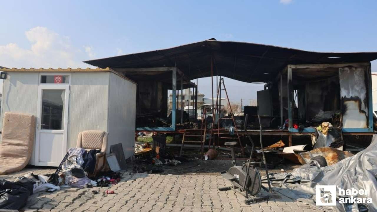 Ankara'ya gidecekti, depremde evini yangında konteynerini kaybetti