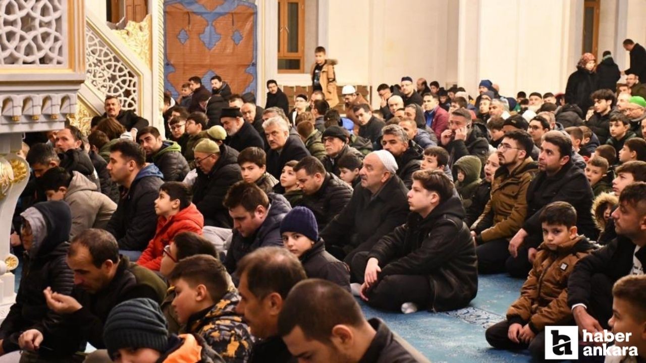 Kırıkkale’de çocuklar ve aileler sabah namazında camide buluştu