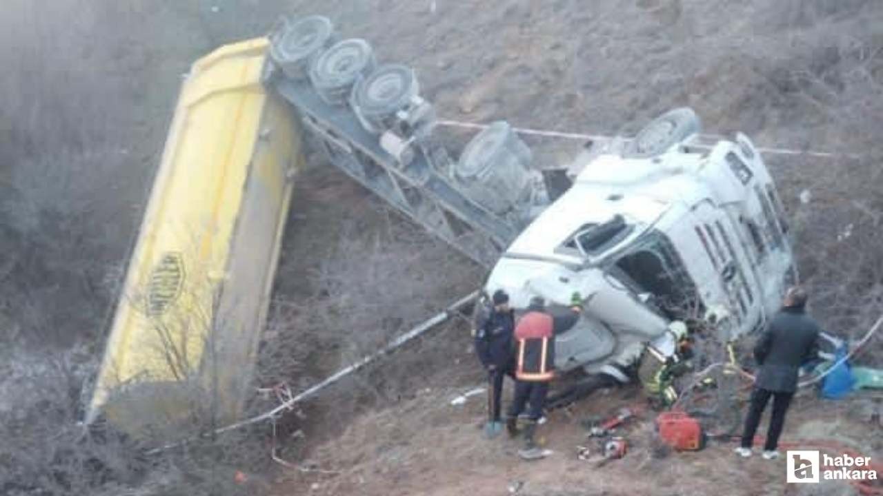 Ayaş'ta uçurumdan yuvarlanan tırda 1 kişi hayatını kaybetti, 1 kişi yaralandı