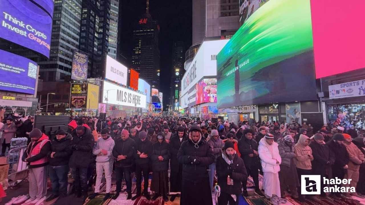 New York Times Meydanı’nda toplu teravih namazı kılındı