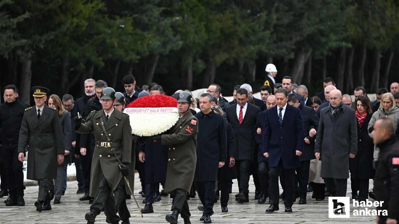 CHP lideri Özgür Özel ve heyeti Anıtkabir'i ziyaret etti