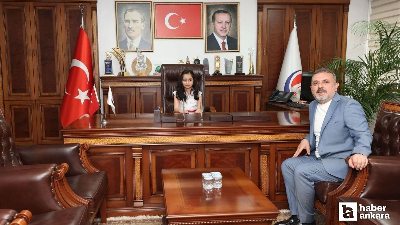 Sincan Belediye Başkanı Murat Ercan, koltuğunu minik Melek'e bıraktı