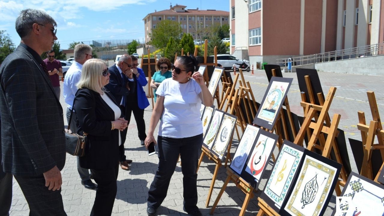 Beypazarı'nda fen lisesi öğrencilerinden Bilişim Sergisi