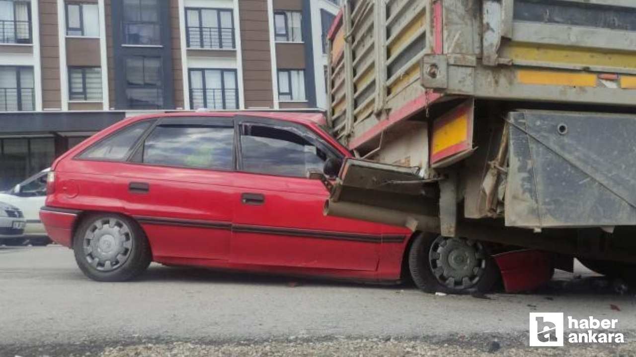 Mamak'ta park halindeki tıra çarpan otomobilin sürücüsü yaralandı