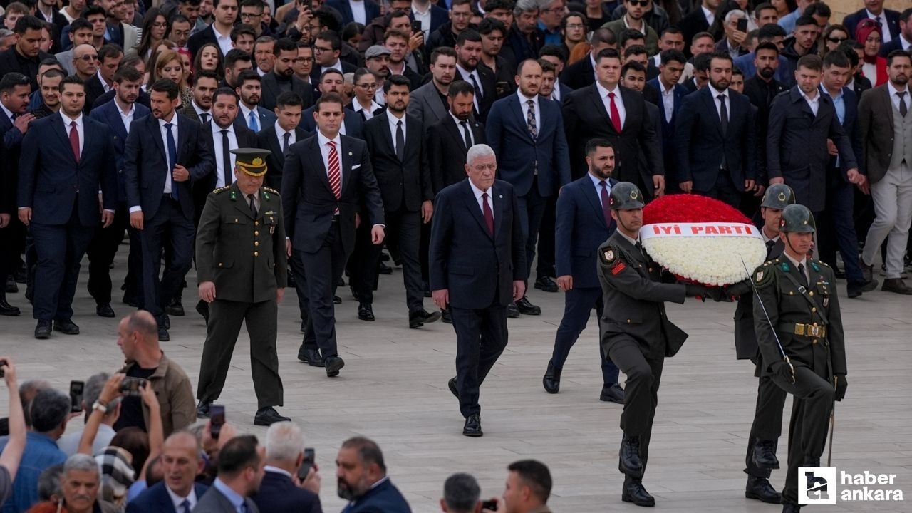 İYİ Parti Genel Başkanı Dervişoğlu'ndan gençlerle birlikte Anıtkabir'e ziyaret