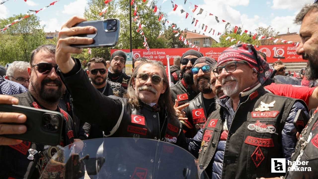 Erdal Beşikcioğlu 19 Mayıs etkinliğinde motosiklet kortejiyle Anıtkabir'e gitti