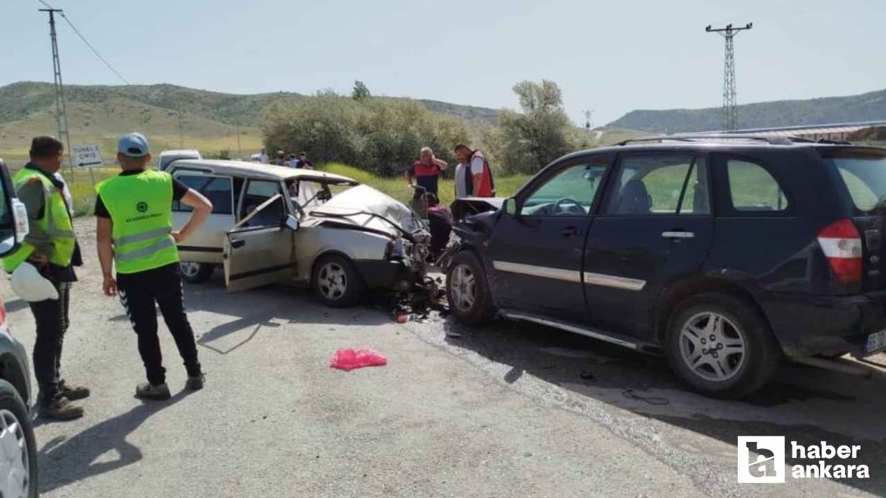 Yozgat'ta iki araç kafa kafaya çarpıştı: 1'i ağır 6 yaralı