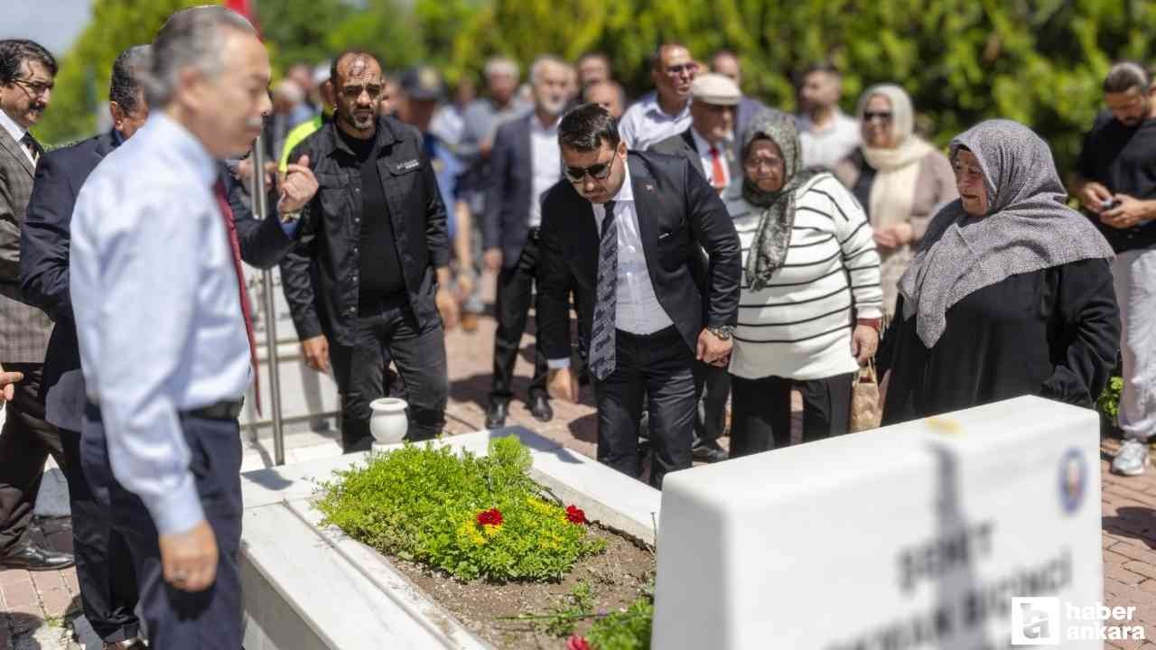 Başkan Çırpanoğlu şehitlikte düzenlenen anma programına katıldı