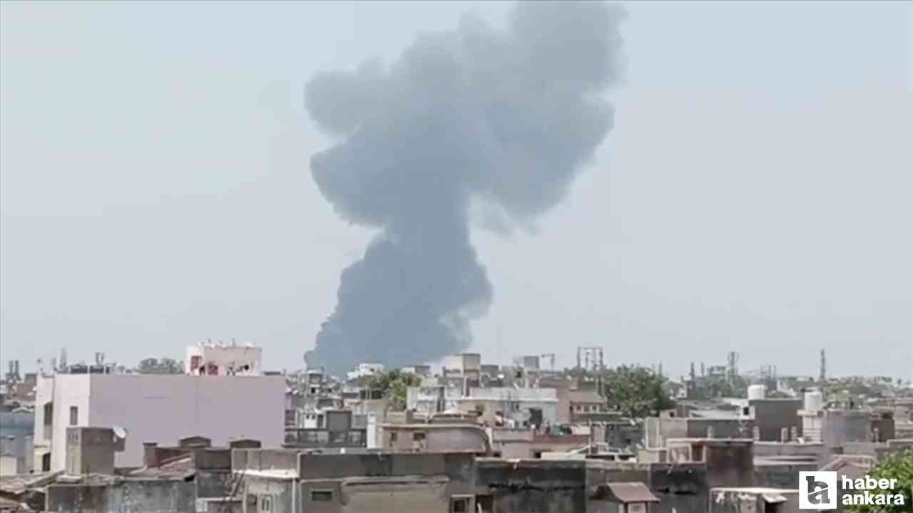 Hindistan'da yolcu uçağı kalkıştan 5 dakika sonra düştü