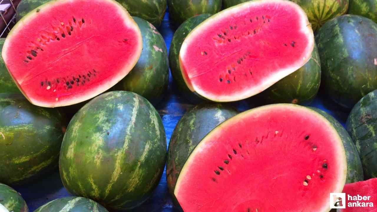 Sulu ve tatlı karpuz seçmek için sadece bu kritere dikkat edin!