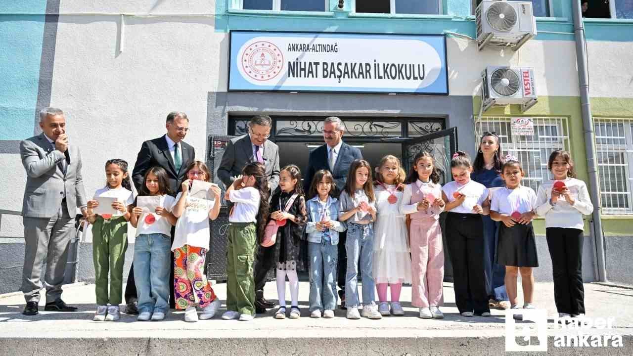 Altındağ Belediye Başkanı Tiryaki öğrencilerin karne sevincini paylaştı