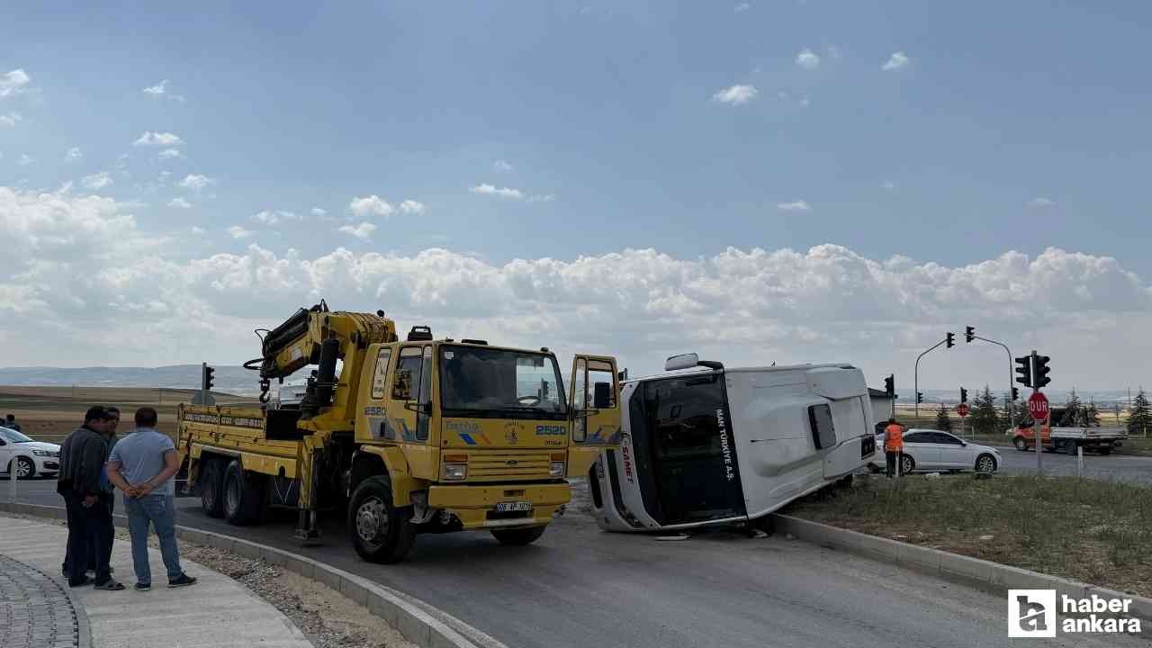 Polatlı'da kamyonet ve minibüs çarpıştı: 3 yaralı!