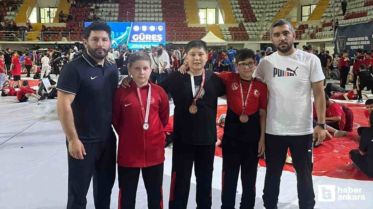 Altındağ Belediyesi'nin minik sporcuları Sivas'tan madalyalarla dönüyorlar