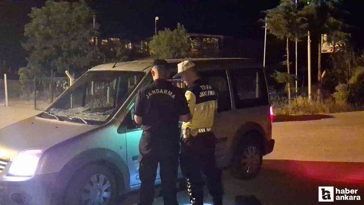 Beypazarı'nda jandarma ekiplerinden araç denetimi