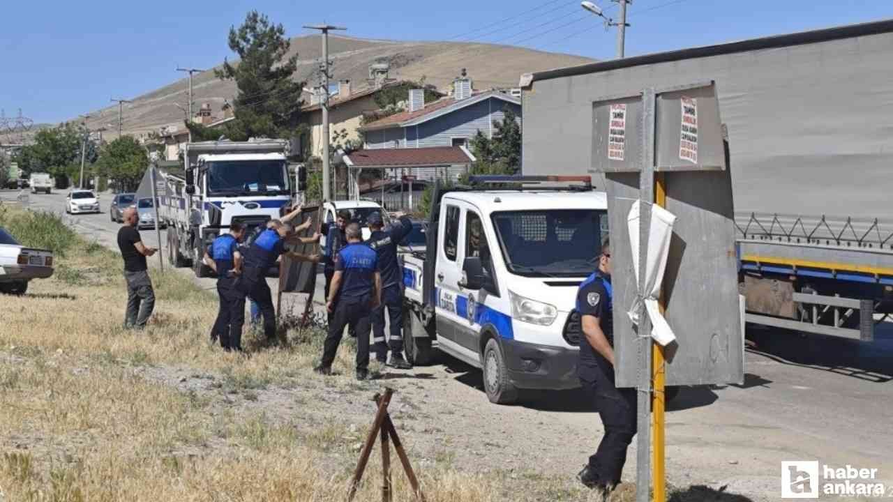 Sincan Belediyesi, ilçedeki izinsiz tabelaları kaldırıyor