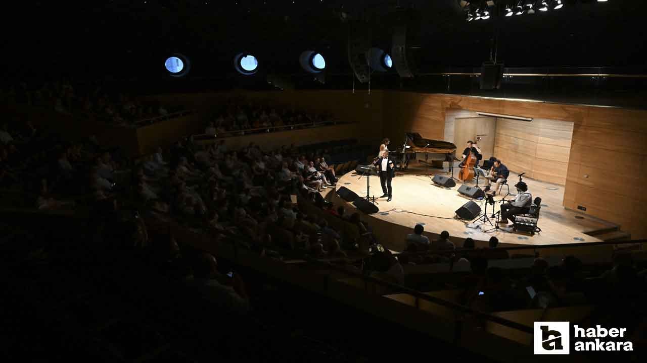 Tenor Aykut Yılmaz'dan CSO Ada Ankara'da 'Napolitango' konseri