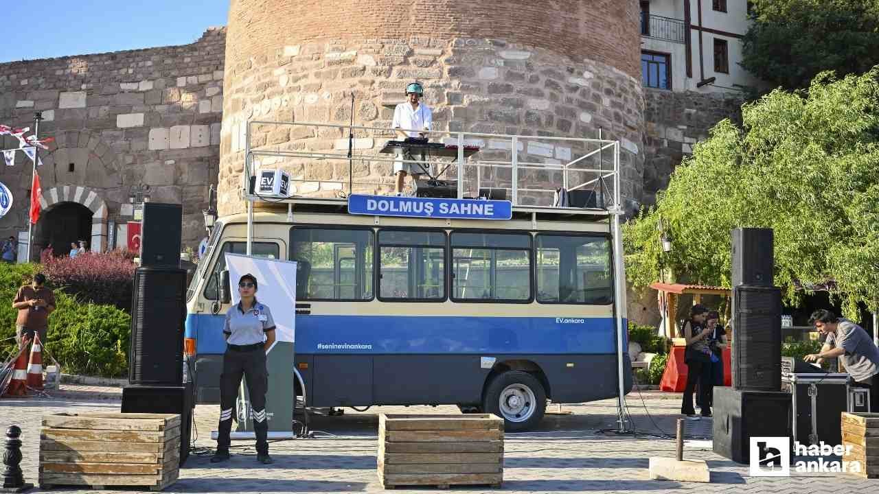 Dolmuş Sahne ev sahipliğinde Ankara Kalesi'nde konser