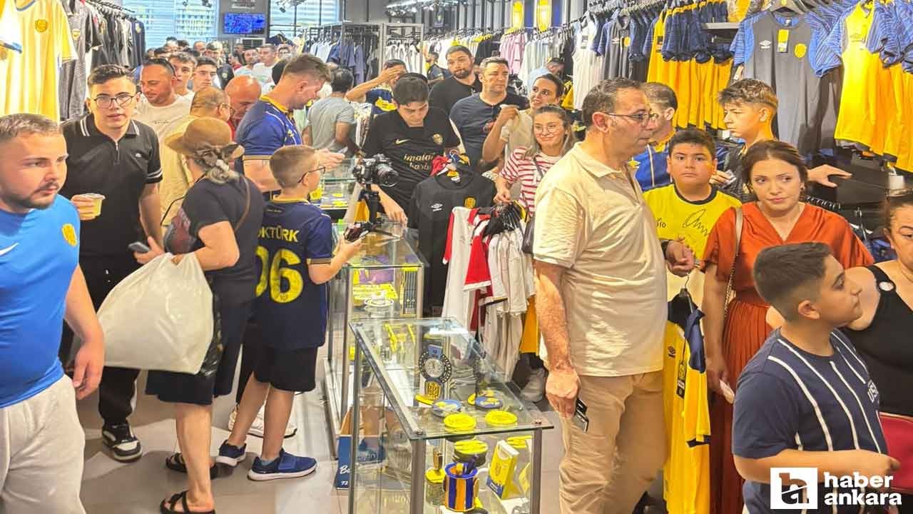 Ankaragücü camiası Ankaragücü Store’da buluştu