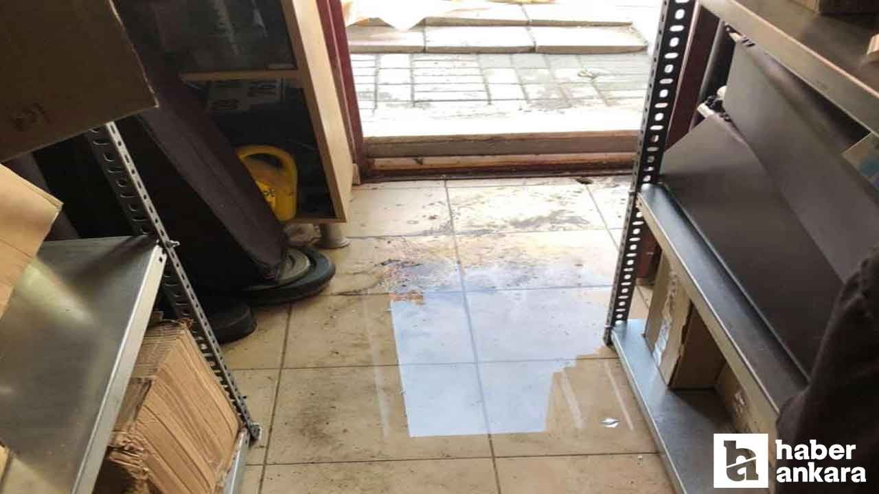 Elmağad'da su borusu onarımı esnasında taşan su elektronik mağazasını bastı