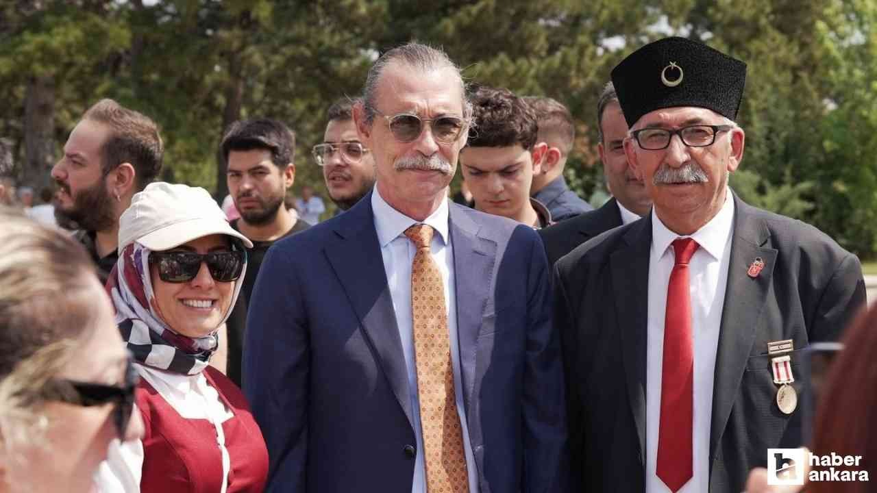 Erdal Beşikçioğlu Lozan Zaferi'nin Anıtkabir'deki anma törenine katıldı
