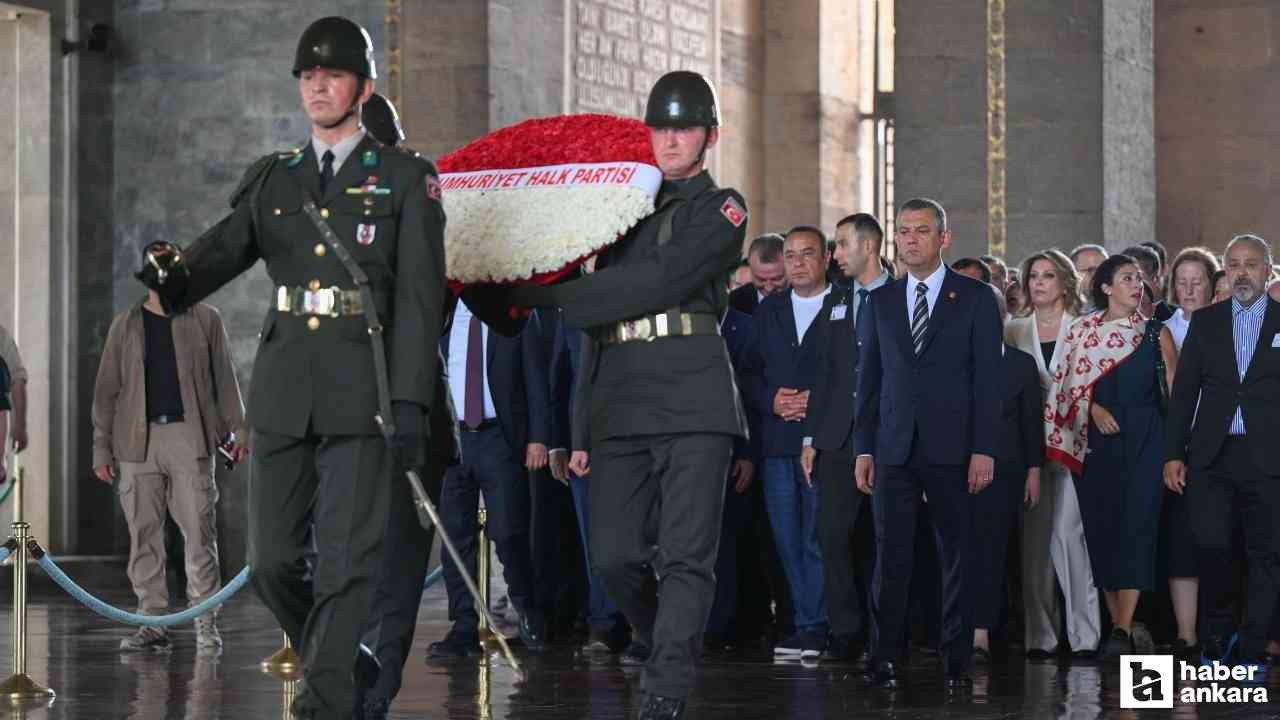 Özgür Özel ve beraberindeki heyet Anıtkabir'i ziyaret etti