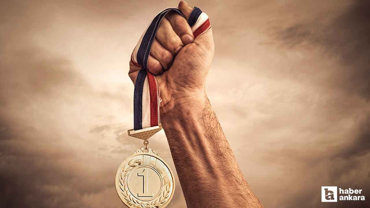 Bilim olimpiyatlarına katılan gençlerden büyük başarı!